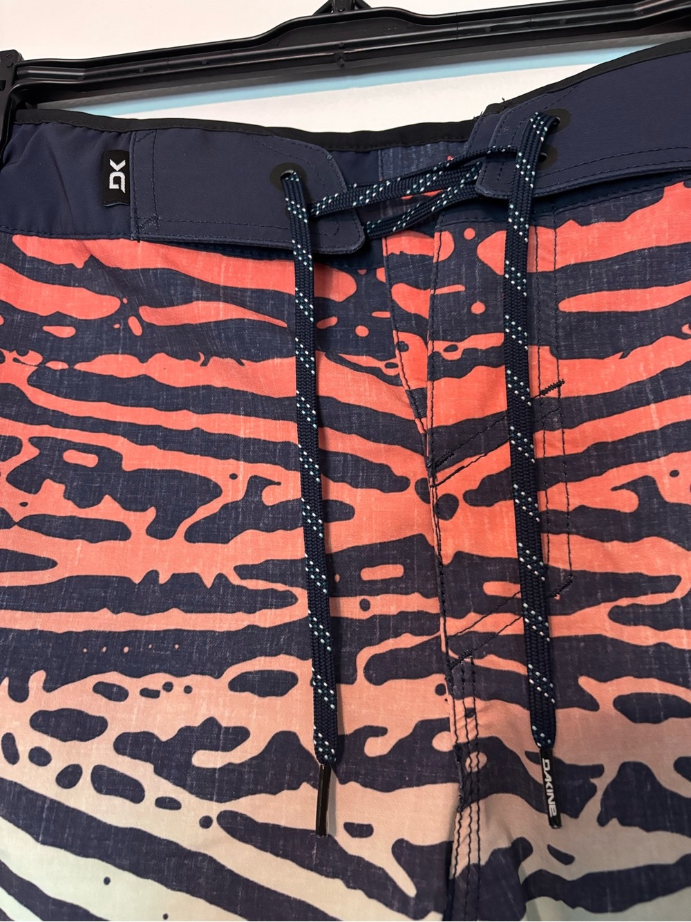 Dakine Menโs Board Shorts Size 32 Blue Coral Swim Trunks Surf - Picture 4 of 12